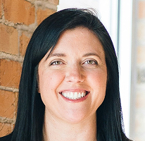 Sophie Hartwell, jefa de atención al cliente en el equipo de servicio, retrato